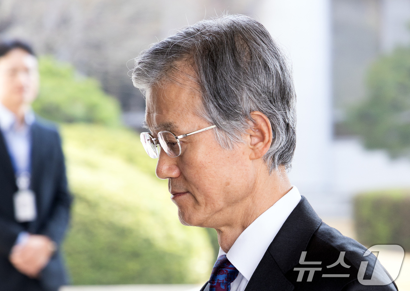 (서울=뉴스1) 최지환 기자 = 조희대 대법원장이 31일 오전 서울 서초구 대법원으로 출근하고 있다. 2026.3.31/뉴스1