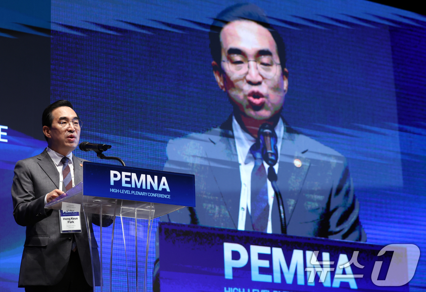 (서울=뉴스1) 김명섭 기자 = 박홍근 기획예산처 장관이 31일 서울 중구 신라호텔에서 열린 아시아-태평양 재정관리협력체(PEMNA) 고위급 총회에서  개회사를 하고 있다. 202 …