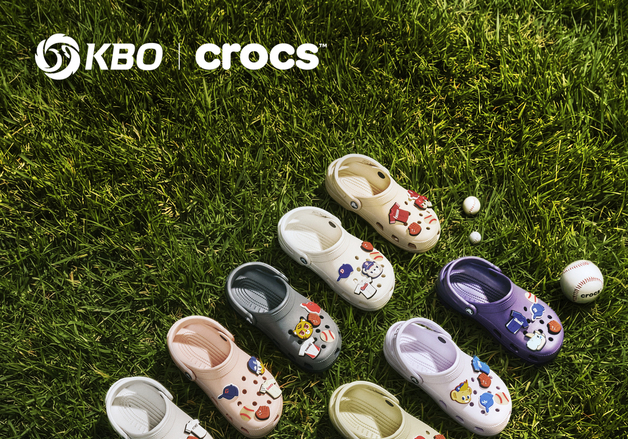 KBO, 크록스와 협업…10개 구단 팬심 담은 '지비츠 참' 출시