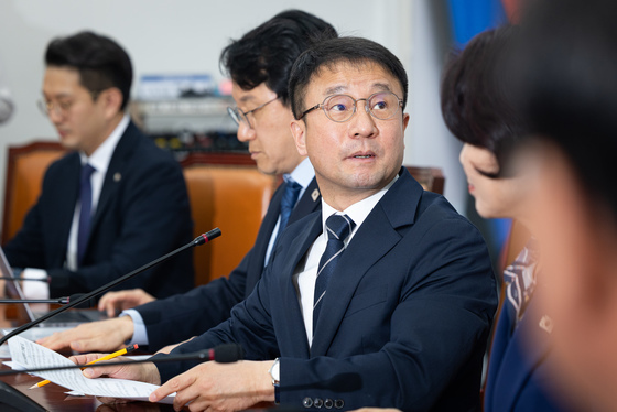 비상경제상황판 바라보는 한병도 원내대표