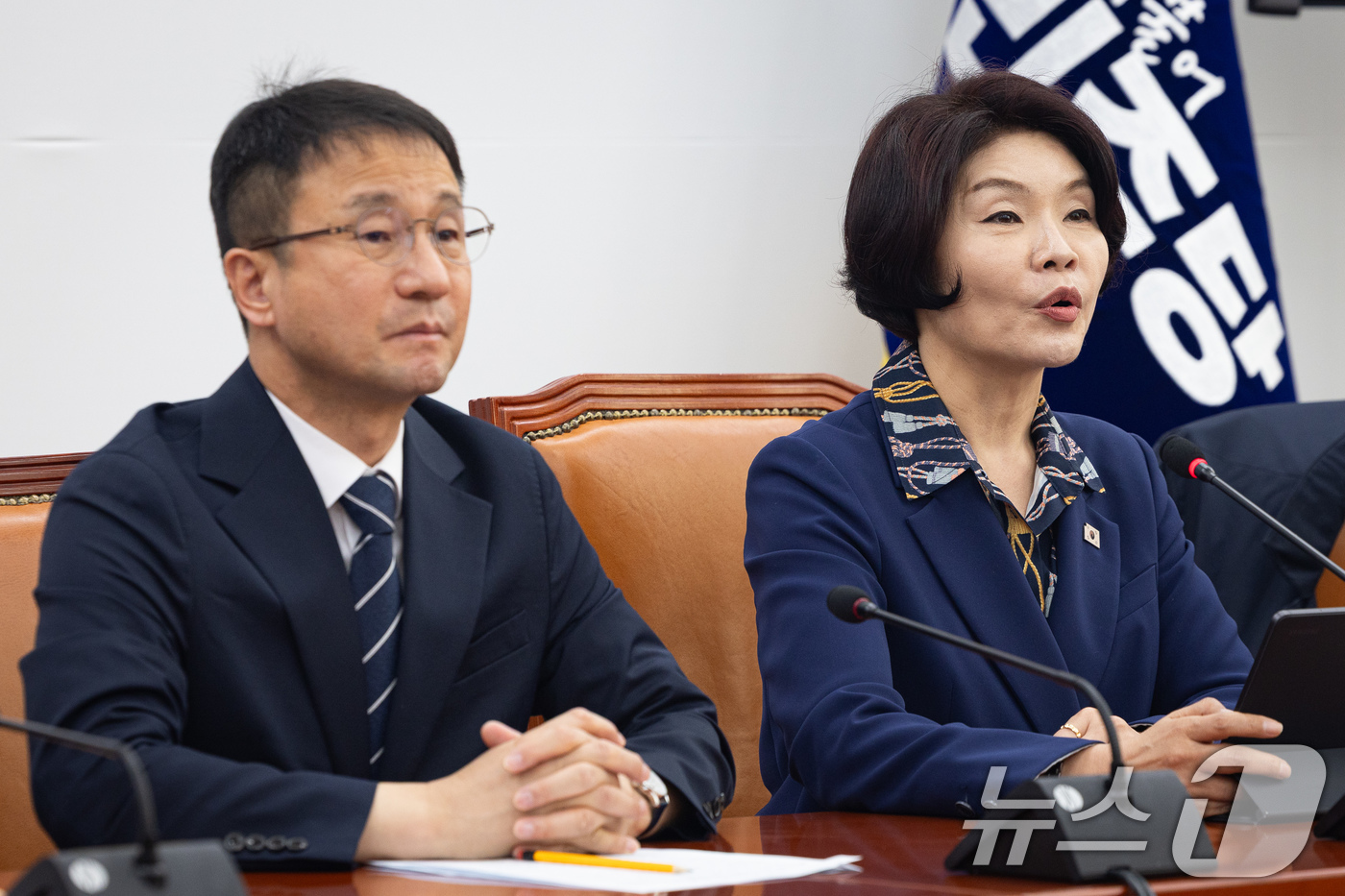 (서울=뉴스1) 유승관 기자 = 한정애 더불어민주당 정책위의장이 31일 서울 여의도 국회에서 열린 원내대책회의에서 모두 발언을 하고 있다. 2026.3.31/뉴스1