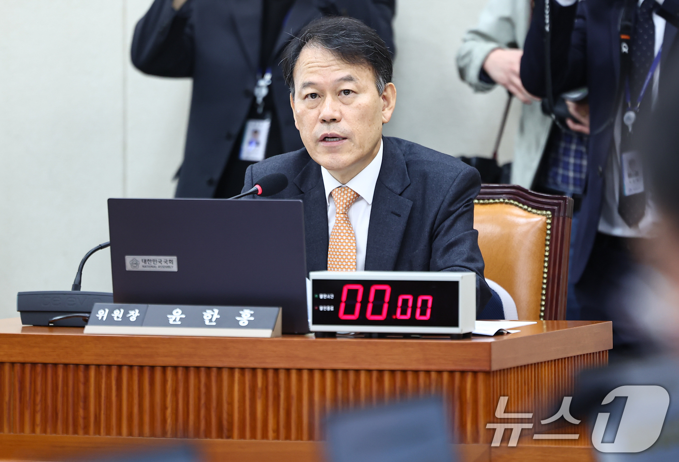(서울=뉴스1) 김도우 기자 = 31일 서울 여의도 국회에서 열린 제433회 국회(임시회) 정무위원회 전체회의에서 윤한홍 위원장이 회의를 주재하고 있다. 2026.3.31/뉴스1