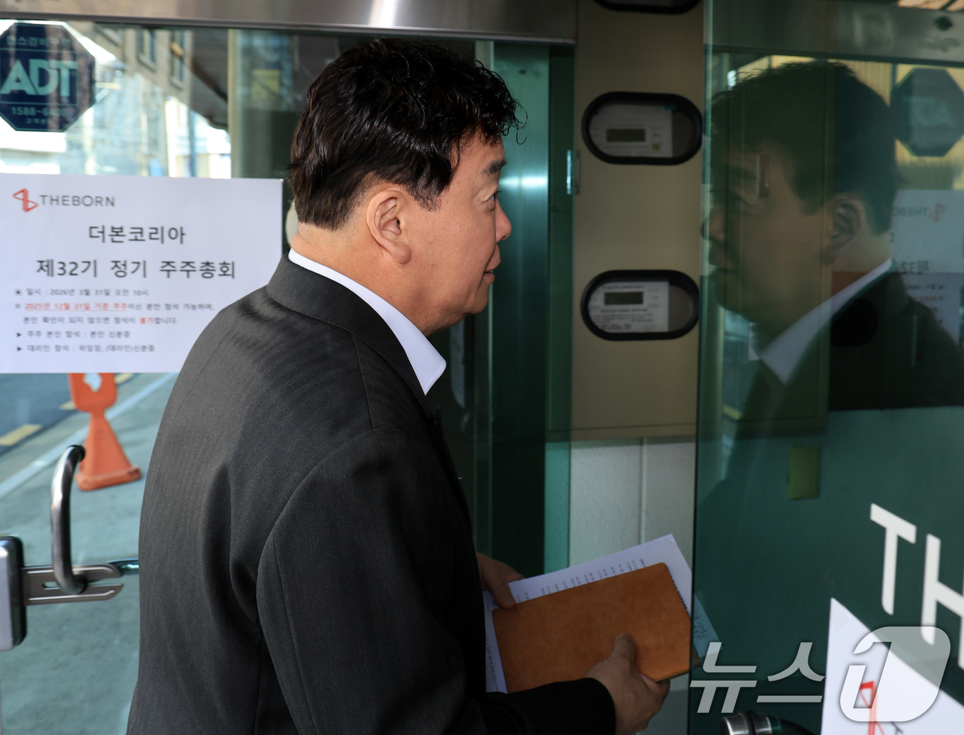 (서울=뉴스1) 이호윤 기자 = 백종원 더본코리아 대표가 31일 서울 서초구 더본코리아 창업설명회장에서 열린 제32회 정기 주주총회에 참석하고 있다. 2026.3.31/뉴스1