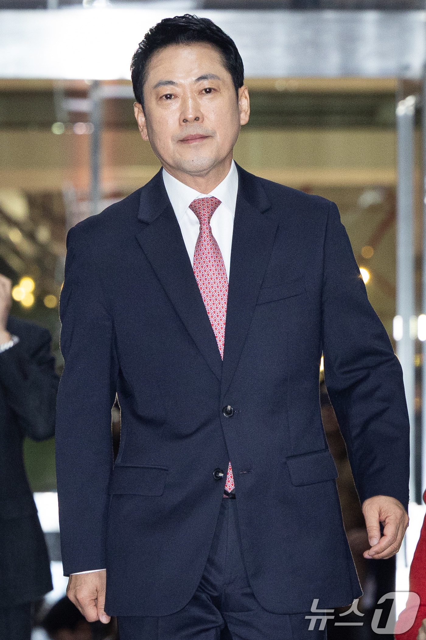 (서울=뉴스1) 유승관 기자 = 장동혁 국민의힘 대표가 31일 서울 여의도 국회에서 개헌 관련 우원식 국회의장과의 비공개 면담을 위해 국회의장실로 들어서고 있다. 2026.3.31 …