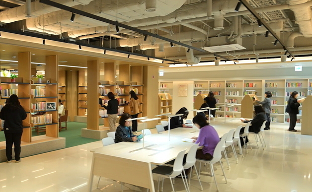 여의도 55년 만 공공문화시설…'브라이튼 도서관' 임시 개관