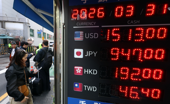 전쟁에 美국채금리 급등세…각국 정부, 한달새 820억달러 던졌다