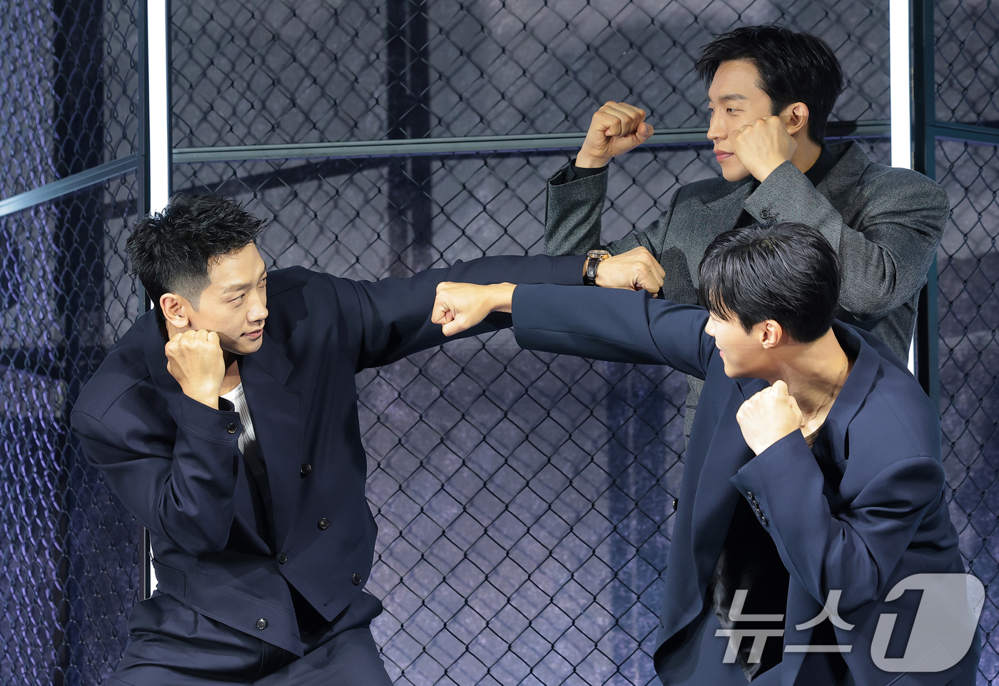 (서울=뉴스1) 권현진 기자 = 배우 정지훈(왼쪽부터)과 이상이, 우도한이 31일 오전 서울 중구 앰배서더 서울 풀만 호텔에서 열린 ‘사냥개들’ 시즌 2(극본 김주환/연출 김주환) …