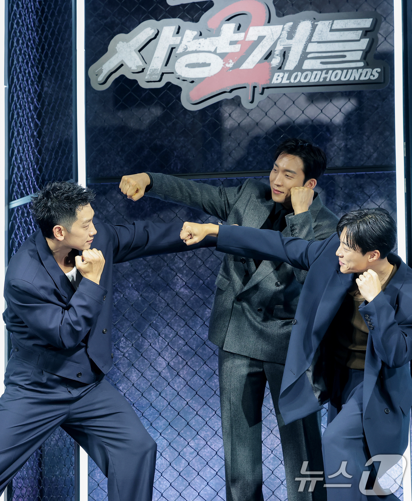 (서울=뉴스1) 권현진 기자 = 배우 정지훈(왼쪽부터)과 이상이, 우도한이 31일 오전 서울 중구 앰배서더 서울 풀만 호텔에서 열린 ‘사냥개들’ 시즌 2(극본 김주환/연출 김주환) …
