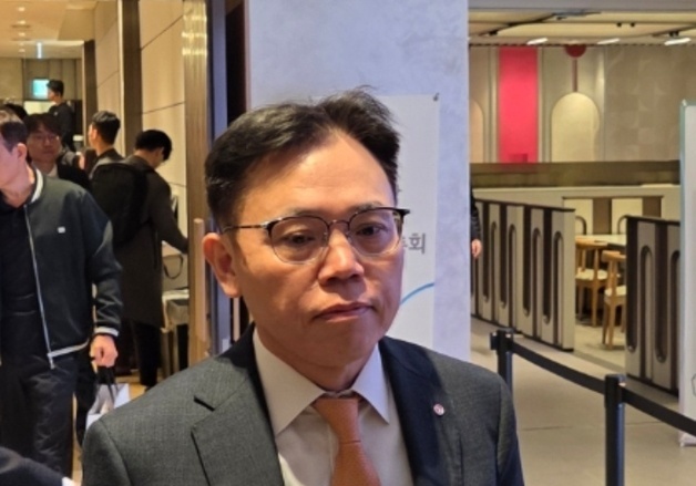 김동춘 LG화학 CEO "나프타 추가 구입 어려워…사업재편 속도"