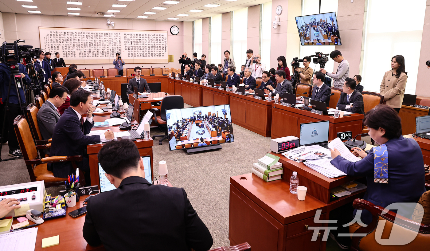 (서울=뉴스1) 김도우 기자 = 31일 서울 여의도 국회에서 제433회 국회(임시회) 윤석열 정권 정치검찰 조작기소 의혹 사건 진상규명 국정조사특별위원회 회의가 열리고 있다. 20 …