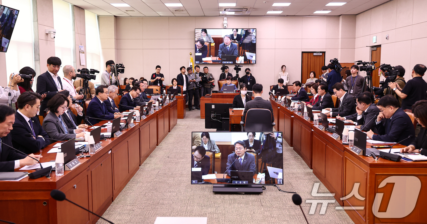 (서울=뉴스1) 김도우 기자 = 31일 서울 여의도 국회에서 제433회 국회(임시회) 윤석열 정권 정치검찰 조작기소 의혹 사건 진상규명 국정조사특별위원회 회의가 열리고 있다. 20 …