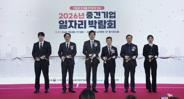 "AI 취업시대 90개사·6000명 몰렸다"…중견기업 박람회 개최