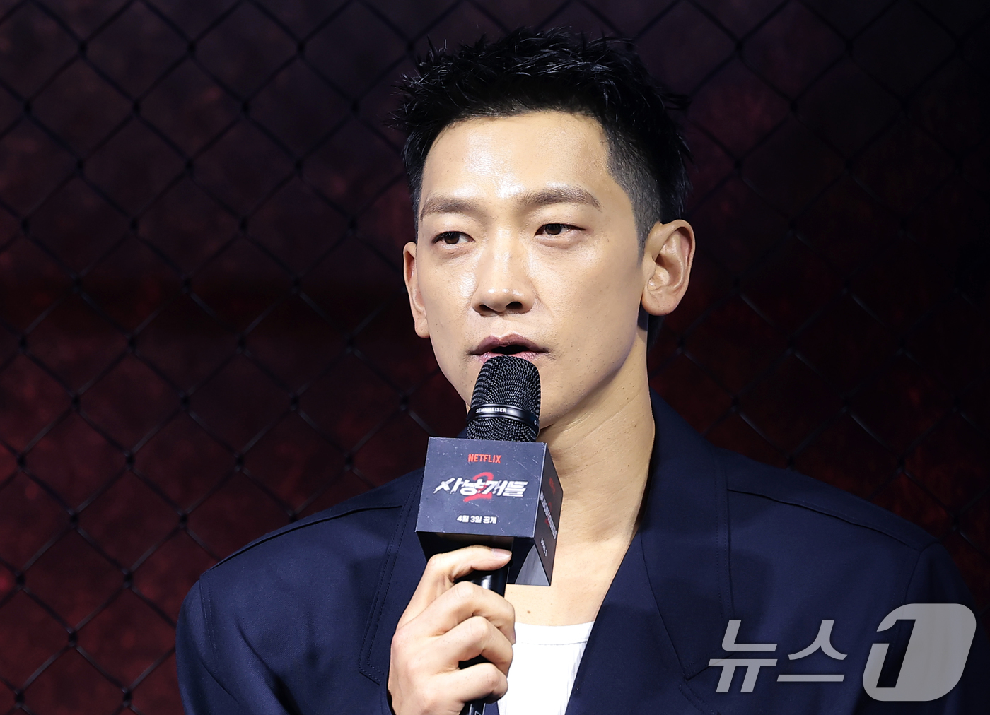 (서울=뉴스1) 권현진 기자 = 배우 정지훈(비)이 31일 오전 서울 중구 앰배서더 서울 풀만 호텔에서 열린 ‘사냥개들’ 시즌 2 제작발표회에서 인사말을 하고 있다.‘사냥개들’ 시 …