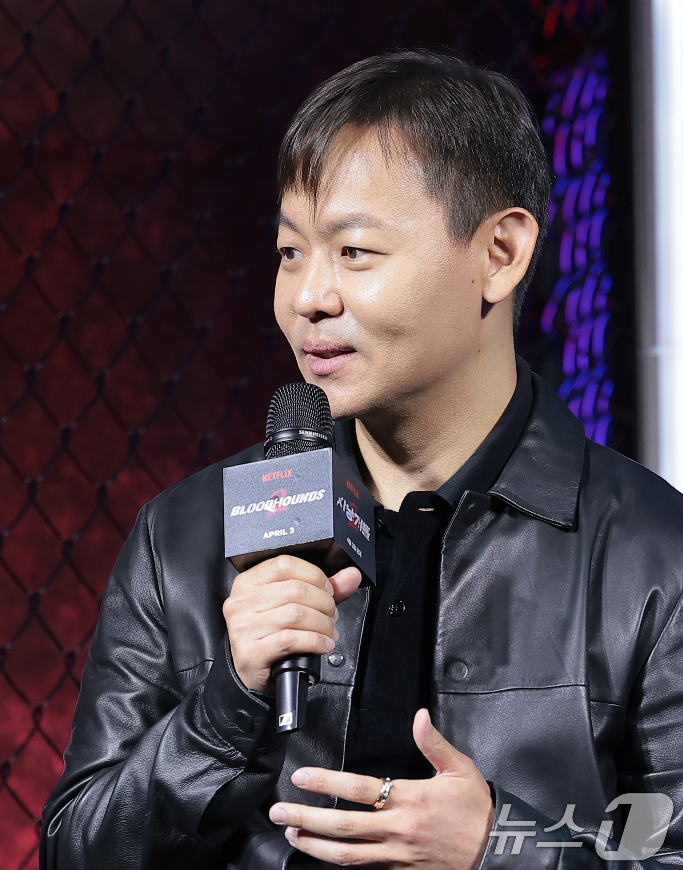 (서울=뉴스1) 권현진 기자 = 김주환 감독이 31일 오전 서울 중구 앰배서더 서울 풀만 호텔에서 열린 ‘사냥개들’ 시즌 2 제작발표회에서 인사말을 하고 있다.‘사냥개들’ 시즌 2 …