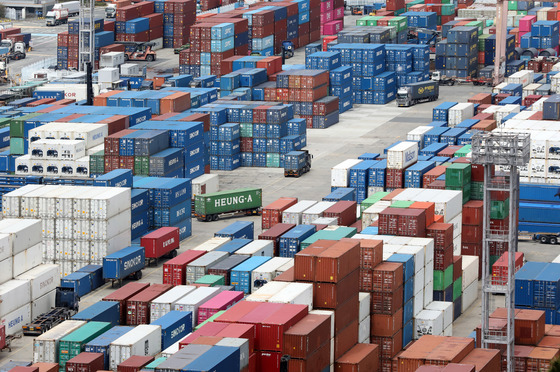 2월 산업 생산 2.5%↑…5년 8개월 만에 최대