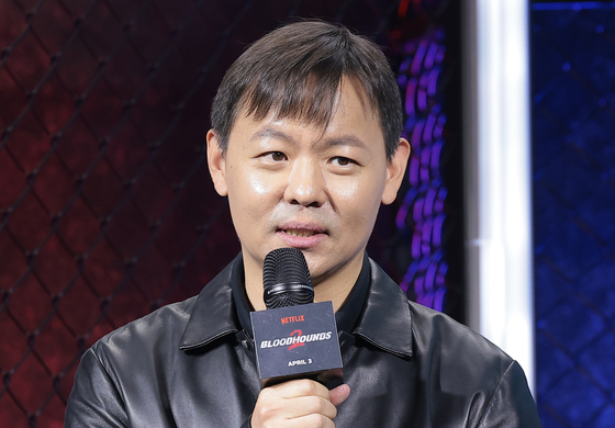 취재진 질문에 답하는 김주환 감독