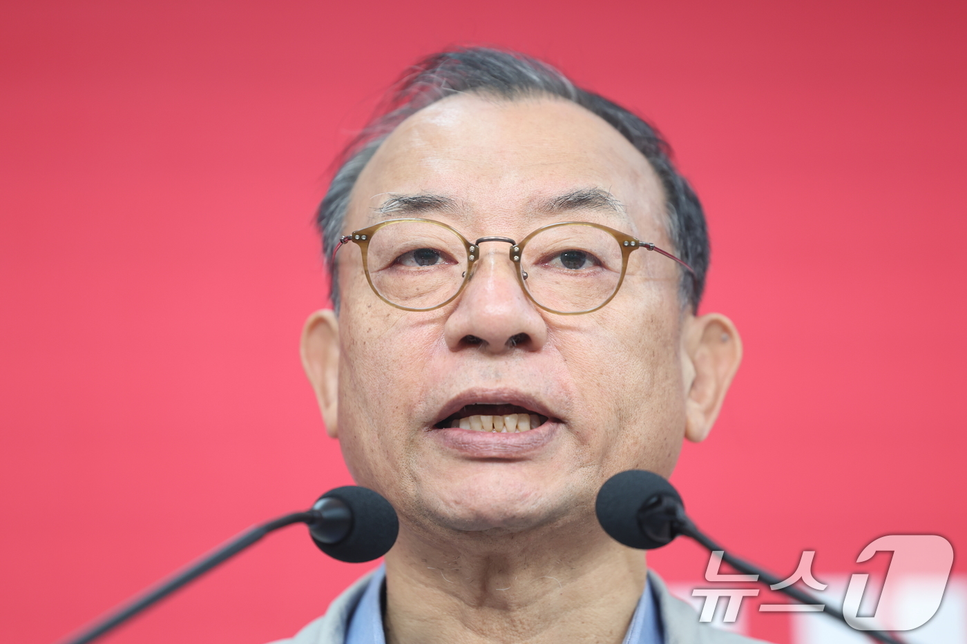 (서울=뉴스1) 이승배 기자 = 이정현 국민의힘 공천관리위원장이 31일 서울 여의도 중앙당사에서 사퇴 기자회견을 하고 있다.2026.3.31/뉴스1