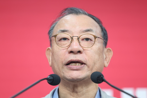 사퇴 기자회견 하는 이정현 공관위원장