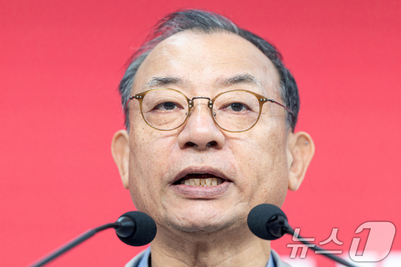 (서울=뉴스1) 이승배 기자 = 이정현 국민의힘 공천관리위원장이 31일 서울 여의도 중앙당사에서 사퇴 기자회견을 하고 있다.이 위원장은 "경기지사 후보를 제외하고는 광역단체장에 대 …