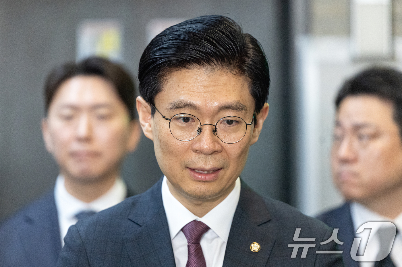 (서울=뉴스1) 이승배 기자 = 공천헌금 의혹이 불거진 조정훈 국민의힘 의원이 31일 서울 여의도 중앙당사에서 입장을 밝히고 있다.조 의원은 공천 헌금 의혹에 대해 "악의적인 주장 …