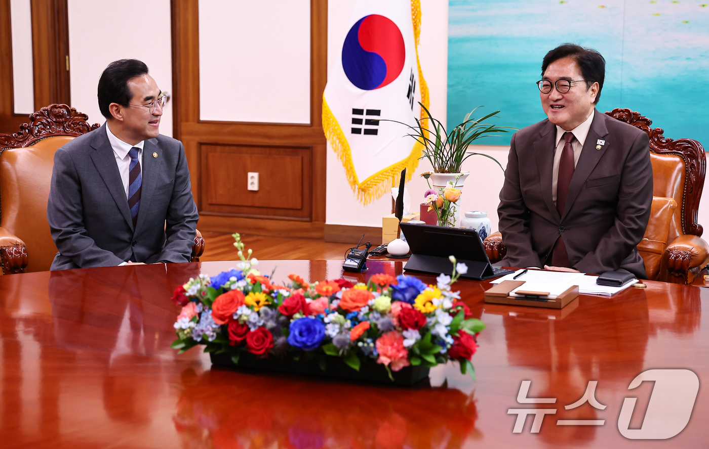 (서울=뉴스1) 김도우 기자 = 우원식 국회의장이 31일 서울 여의도 국회에서 박홍근 기획예산처 장관을 접견하고 있다. 2026.3.31/뉴스1