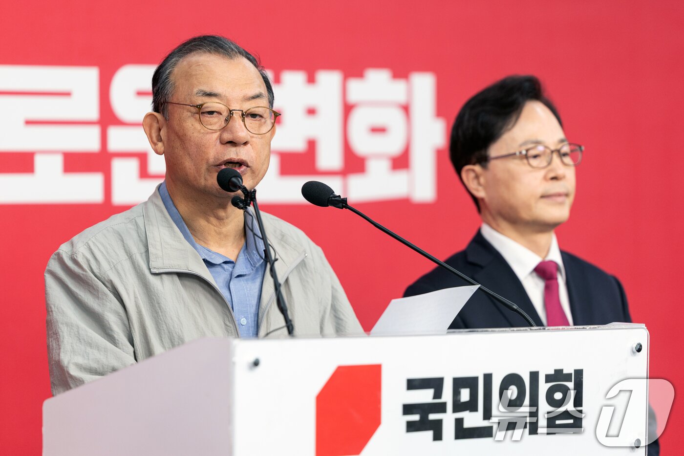 본문 이미지 - 이정현 국민의힘 공천관리위원장이 31일 서울 여의도 중앙당사에서 50만 이상 도시 경선 결과를 발표하고 있다. 2026.3.31 ⓒ 뉴스1 이승배 기자