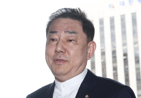 '병원 입원' 김병기 20일 만에 경찰 출석…"무혐의 입증하겠다"