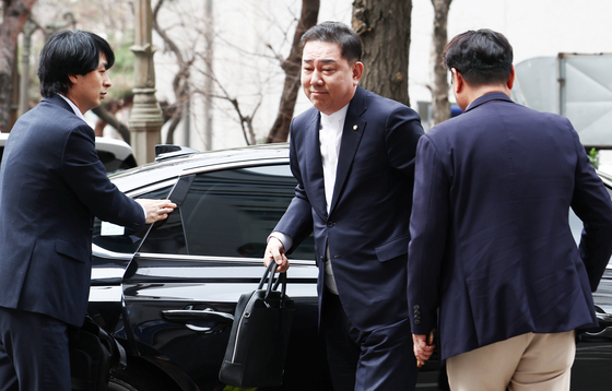 '13개 의혹' 김병기 4차 경찰조사 5시간 만에 종료…이틀 뒤 추가 소환(종합)