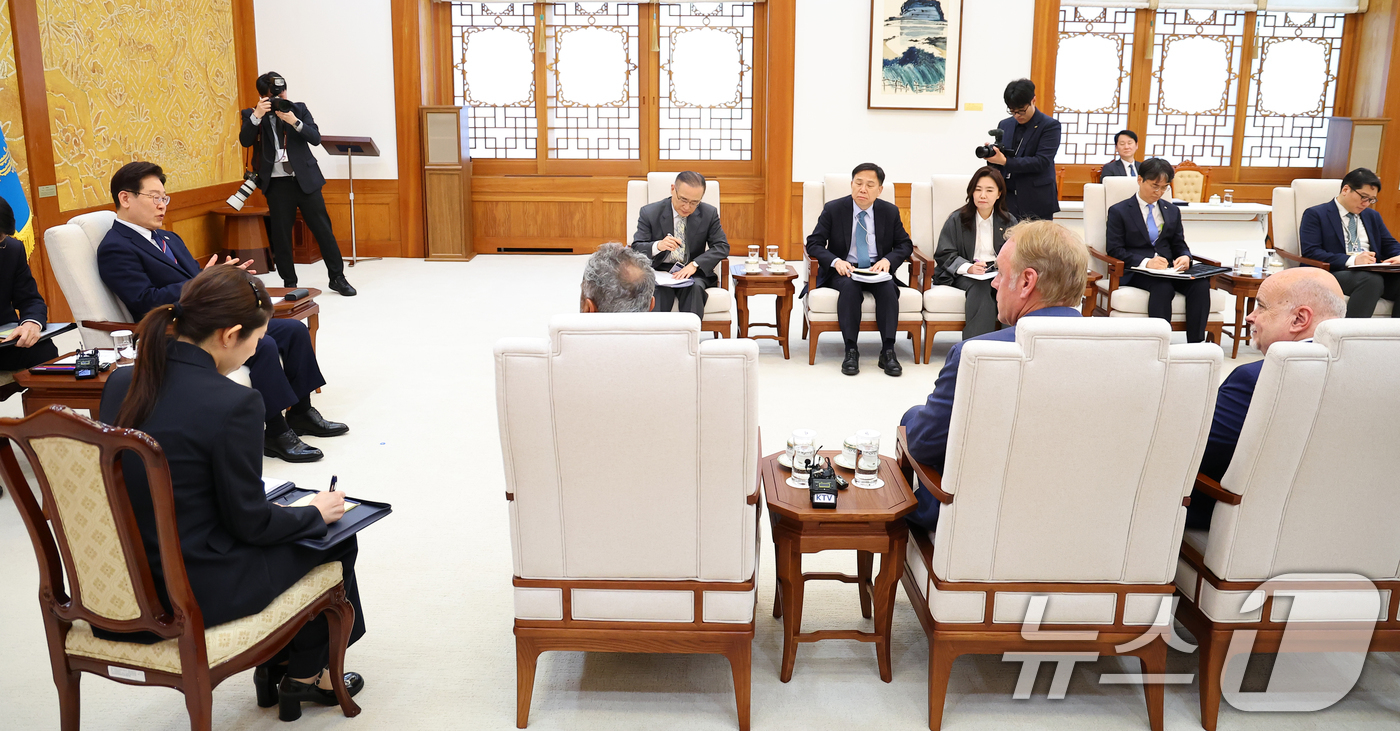 (서울=뉴스1) 허경 기자 = 이재명 대통령이 31일 청와대에서 미국 하원의원단을 접견하며 발언하고 있다. 2026.3.31/뉴스1