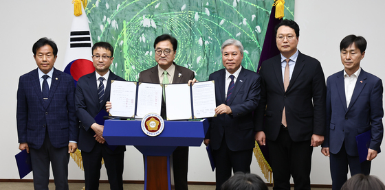 우 의장·6개 정당, 개헌안 발의 착수…"중대한 역사적 기회"