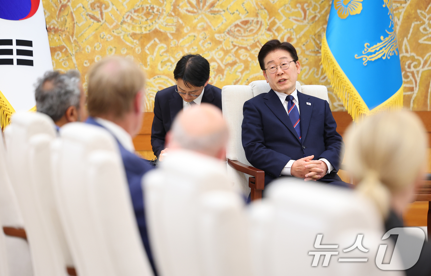 (서울=뉴스1) 허경 기자 = 이재명 대통령이 31일 청와대에서 미국 하원의원단을 접견하며 발언하고 있다. 2026.3.31/뉴스1