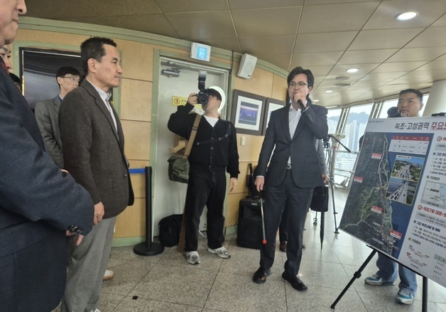 속초 엑스포타워 찾은 김진태