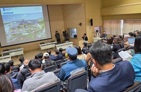 세월호, 목포 신항만 배후부지로…"인근엔 공연장 등 조성 검토"(종합)