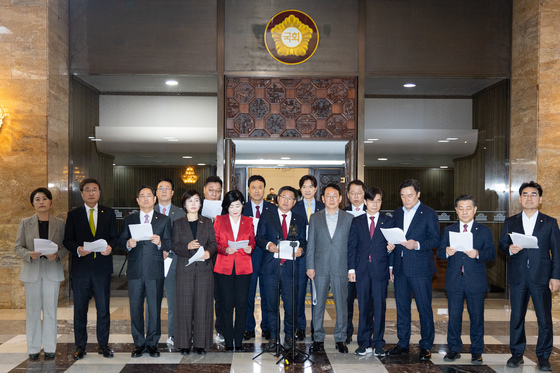 국민의힘 부산지역 의원들 '부산 글로벌허브도시 특별법 법사위 논의 촉구'