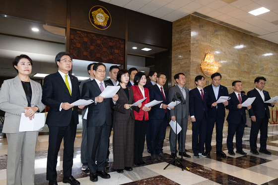 부산 글로벌허브도시 특별법 법사위 논의 촉구하는 국민의힘 의원들