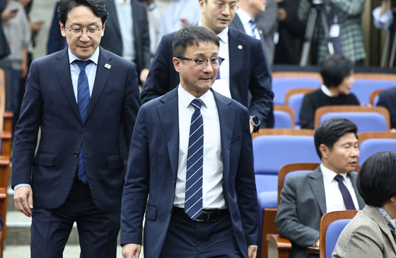 의원총회 참석하는 한병도 원내대표