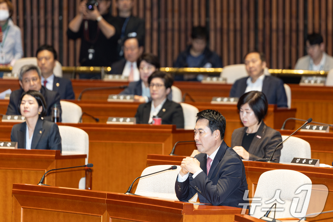 (서울=뉴스1) 이승배 기자 = 장동혁 국민의힘 대표가 31일 서울 여의도 국회에서 열린 의원총회에 참석해 있다. 2026.3.31/뉴스1