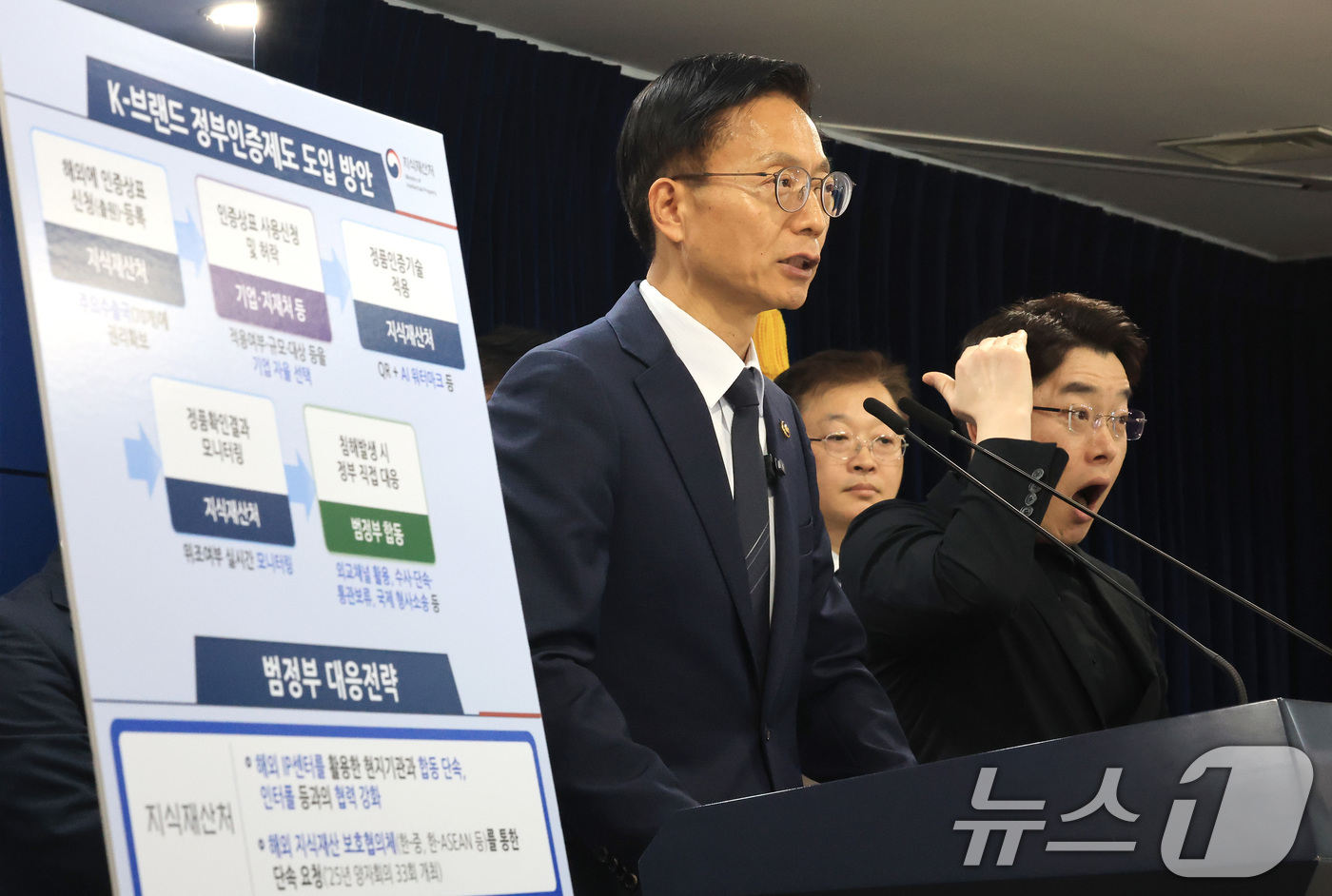 (서울=뉴스1) 임세영 기자 = 김용선 지식재산처장이 31일 서울 종로구 정부서울청사에서 한국산 제품 인증제도 관련 브리핑을 하고 있다. 2026.3.31/뉴스1