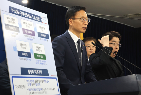 한국산 제품 인증제도 관련 브리핑하는 김용선 지식재산처장