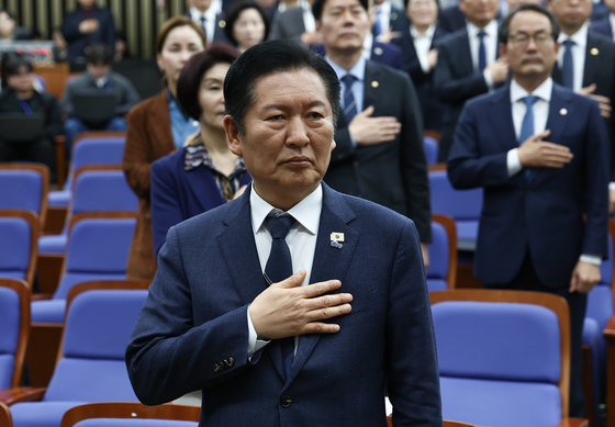 국민의례하는 정청래 대표