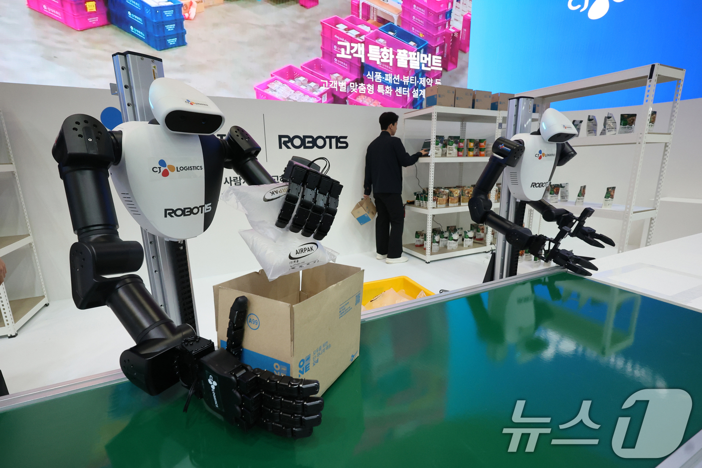 (고양=뉴스1) 황기선 기자 = 31일 경기 고양시 일산서구 킨텍스에서 열린 ‘2026 국제포장기자재전 & 국제제약·화장품위크(KOREA PACK & ICPI WEEK 2026)’ …