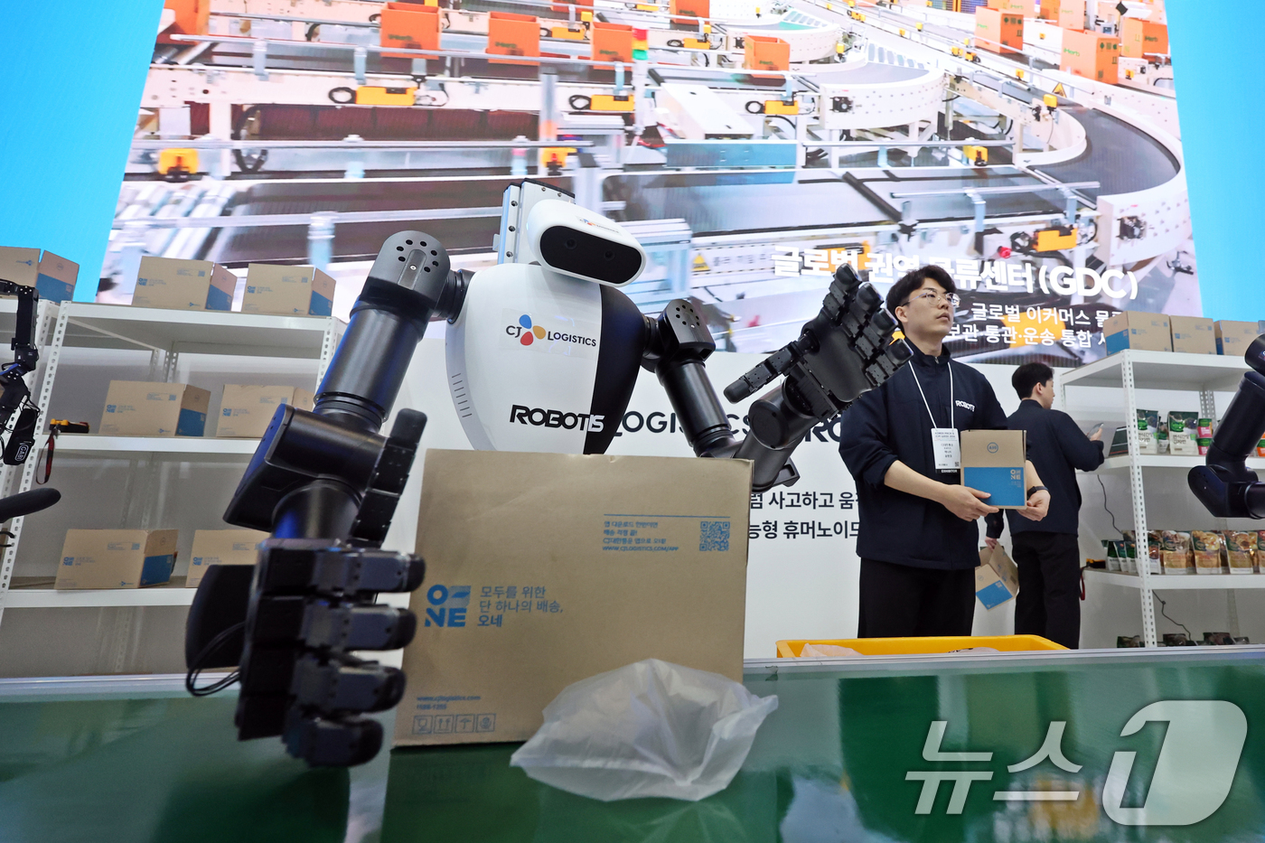 (고양=뉴스1) 황기선 기자 = 31일 경기 고양시 일산서구 킨텍스에서 열린 ‘2026 국제포장기자재전 & 국제제약·화장품위크(KOREA PACK & ICPI WEEK 2026)’ …