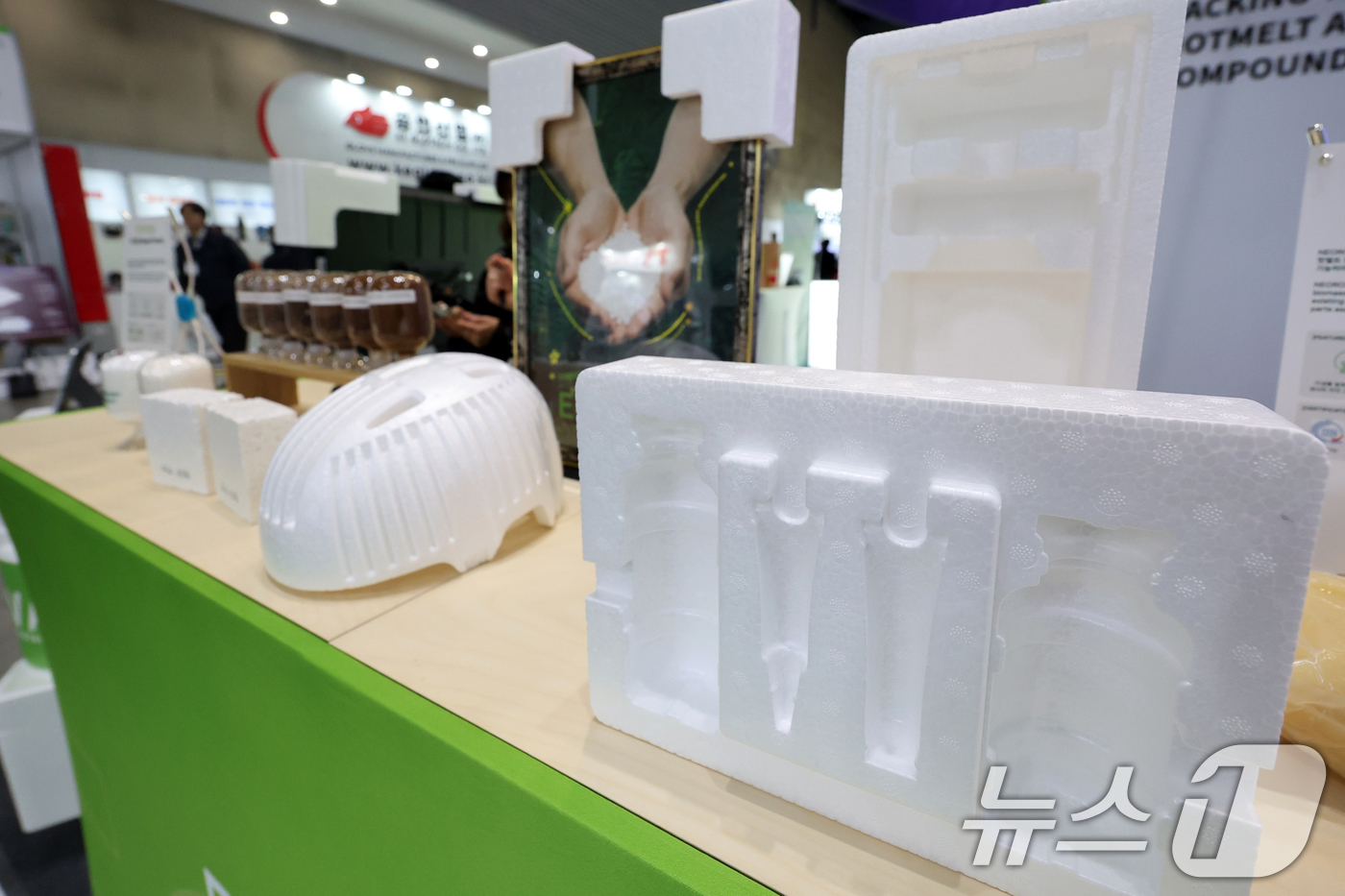 (고양=뉴스1) 황기선 기자 = 31일 경기 고양시 일산서구 킨텍스에서 열린 ‘2026 국제포장기자재전 & 국제제약·화장품위크(KOREA PACK & ICPI WEEK 2026)’ …