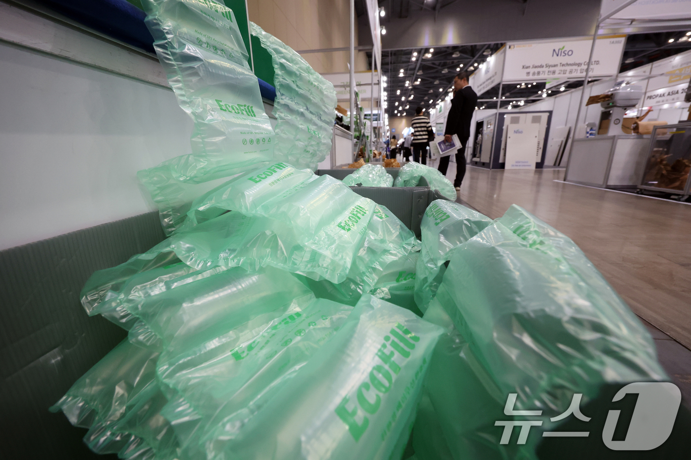 (고양=뉴스1) 황기선 기자 = 31일 경기 고양시 일산서구 킨텍스에서 열린 ‘2026 국제포장기자재전 & 국제제약·화장품위크(KOREA PACK & ICPI WEEK 2026)’ …