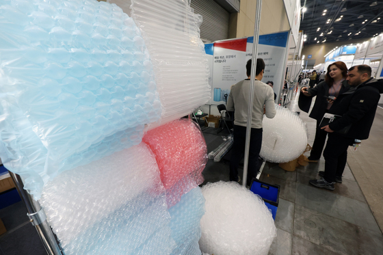 비닐 포장지 '뽁뽁이'도 대란…원자재값 급등에 생산 중단까지