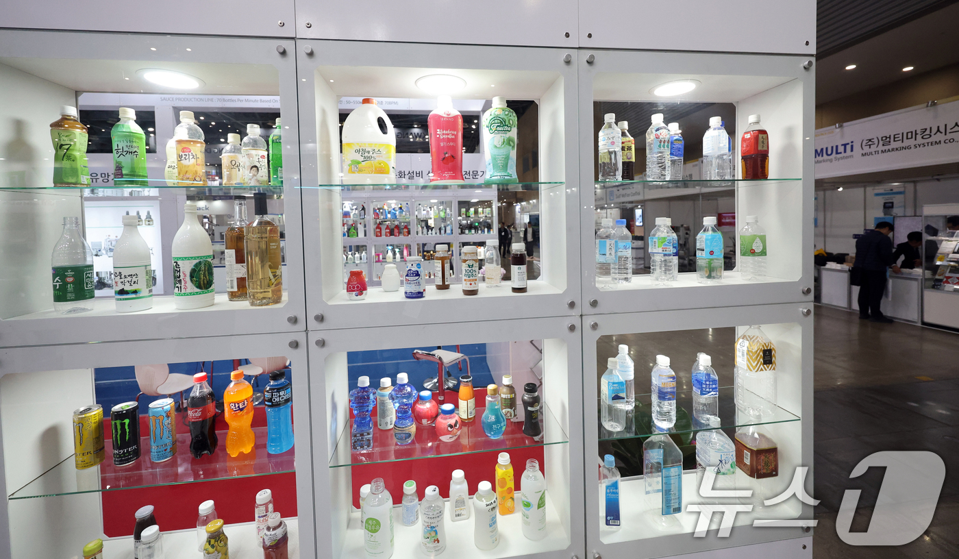 (고양=뉴스1) 황기선 기자 = 31일 경기 고양시 일산서구 킨텍스에서 열린 ‘2026 국제포장기자재전 & 국제제약·화장품위크(KOREA PACK & ICPI WEEK 2026)’ …