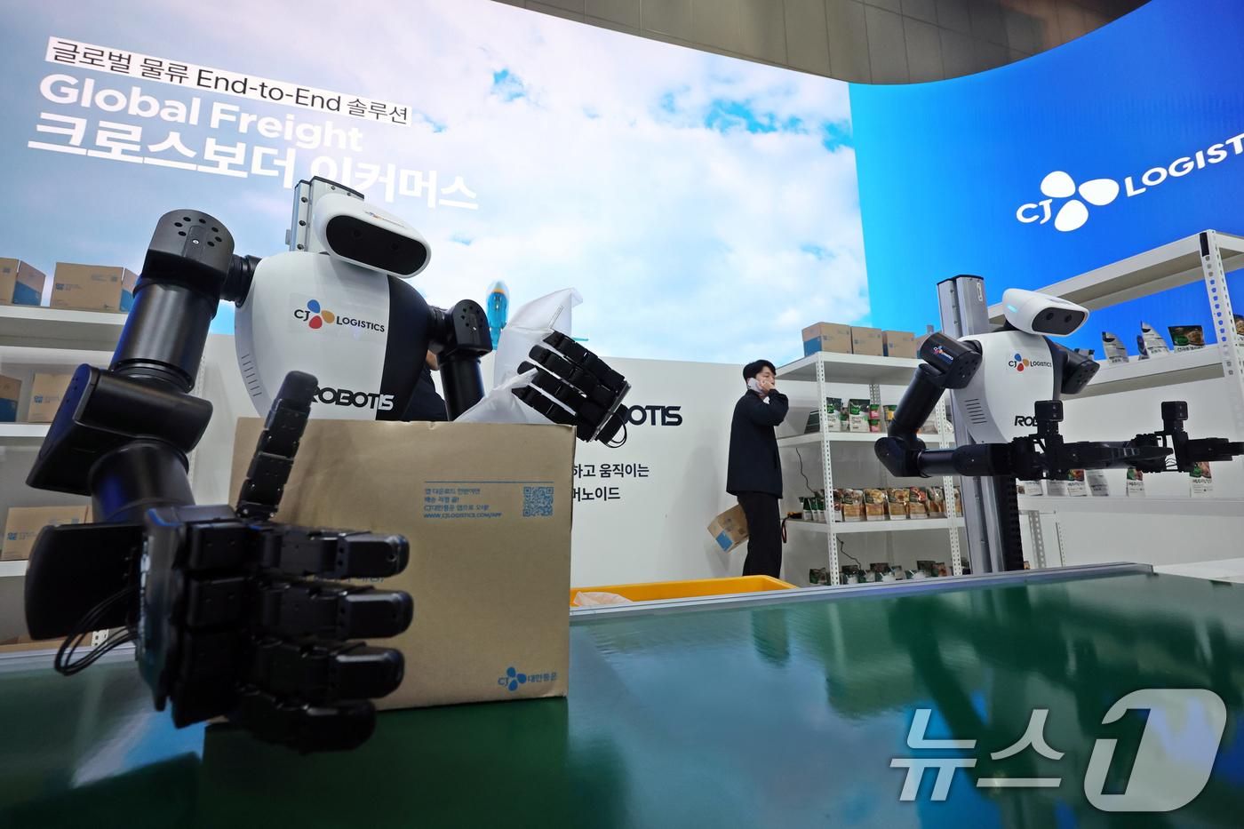 (고양=뉴스1) 황기선 기자 = 31일 경기 고양시 일산서구 킨텍스에서 열린 ‘2026 국제포장기자재전 & 국제제약·화장품위크(KOREA PACK & ICPI WEEK 2026)’ …