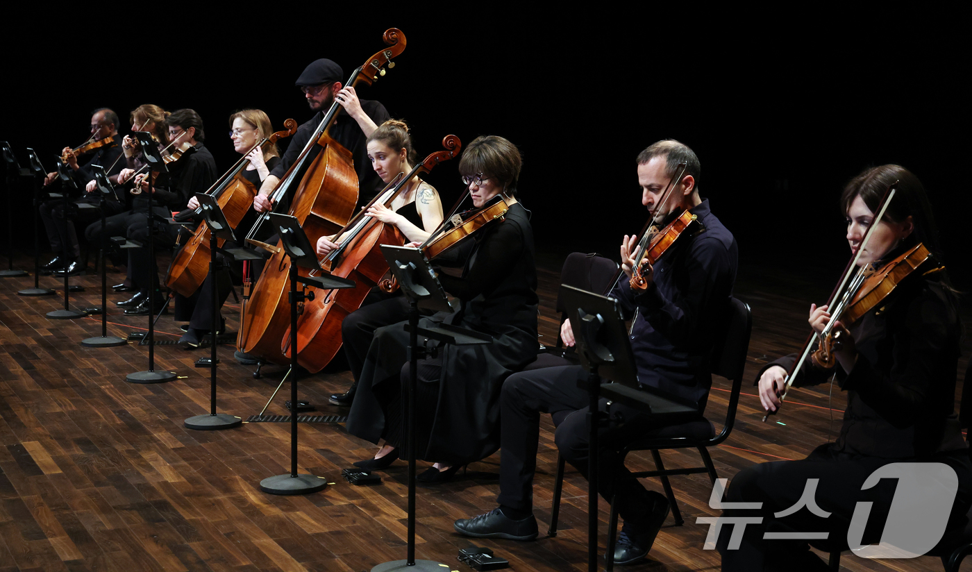 (서울=뉴스1) 김명섭 기자 = 31일 서울 종로구 국립현대미술관에서 열린 MMCA 다원예술2026 '탐정의 시간' 4월 프로그램 리허설에서 현대음악 공연단체인 앙상블 모데른이 전 …