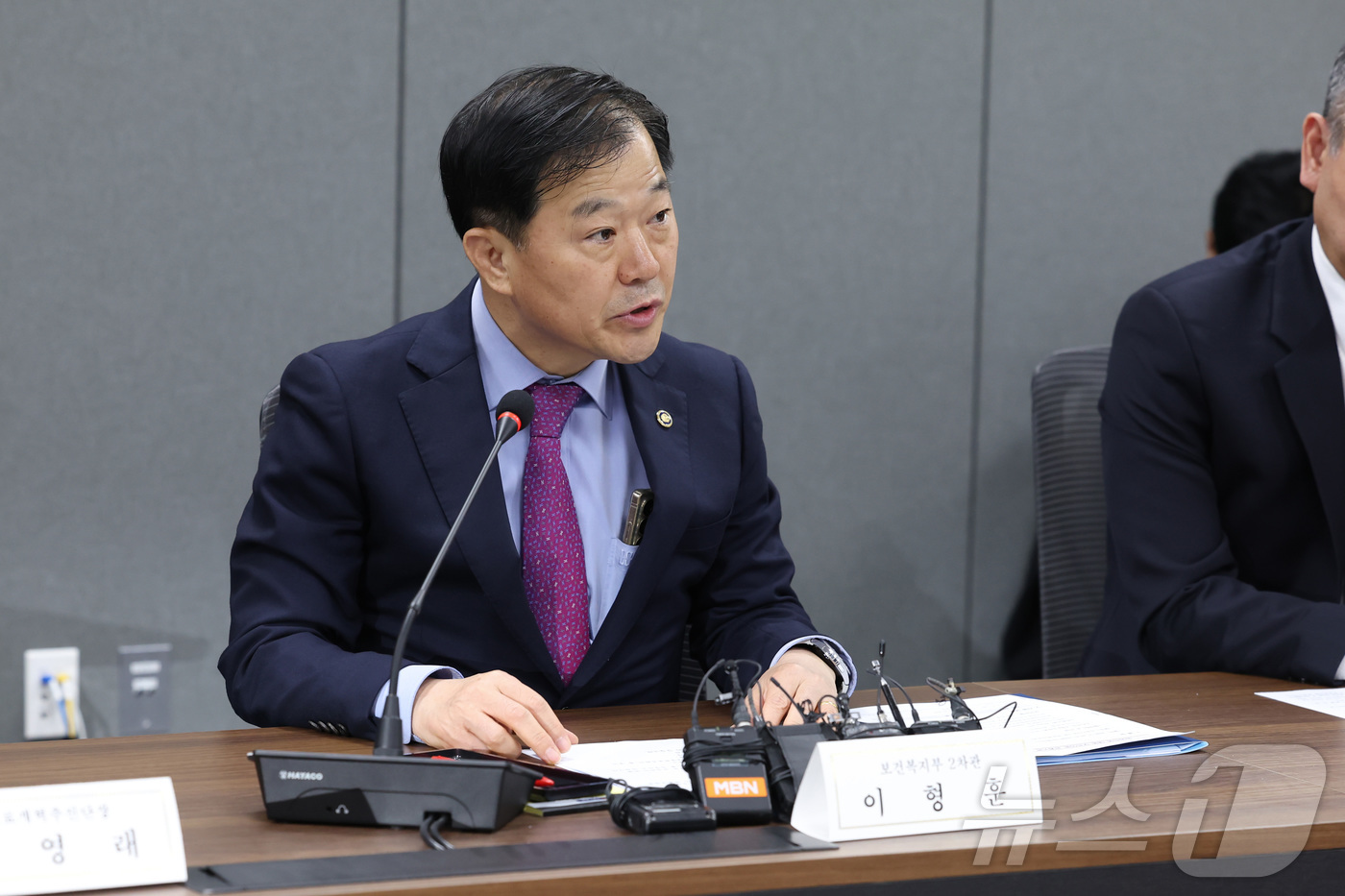 (서울=뉴스1) 이종수 인턴기자 = 이형훈 보건복지부 제2차관이 31일 오후 서울 중구 서울역 T타워에서 열린 중동전쟁 대응 보건의료 관계기관 회의에서 모두발언을 하고 있다. 20 …