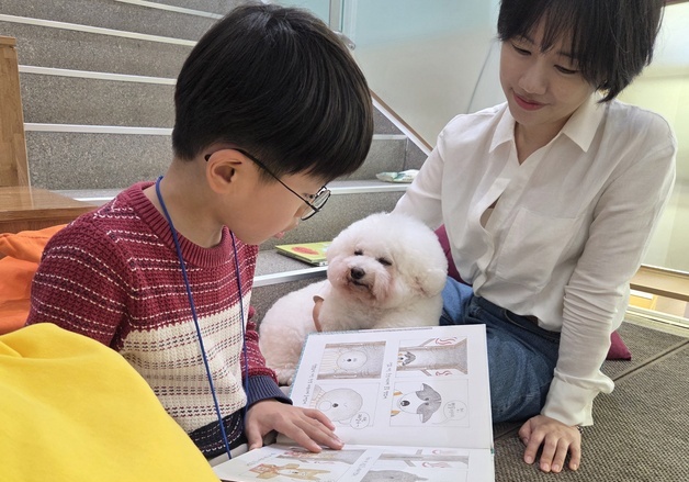 "강아지랑 읽으니 재밌어요"…어린이 독서 돕는 '리드' 본격화
